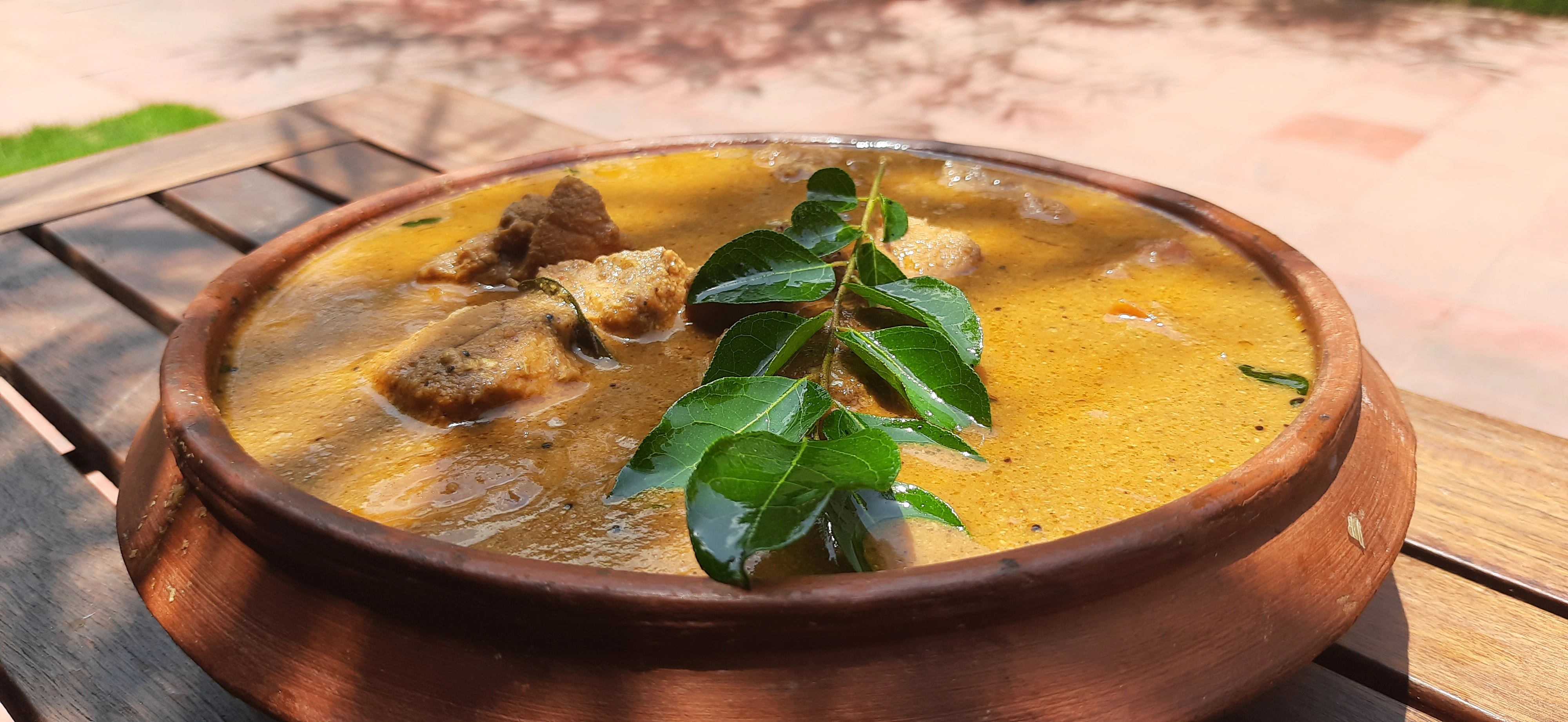 Varutharacha kozhi curry